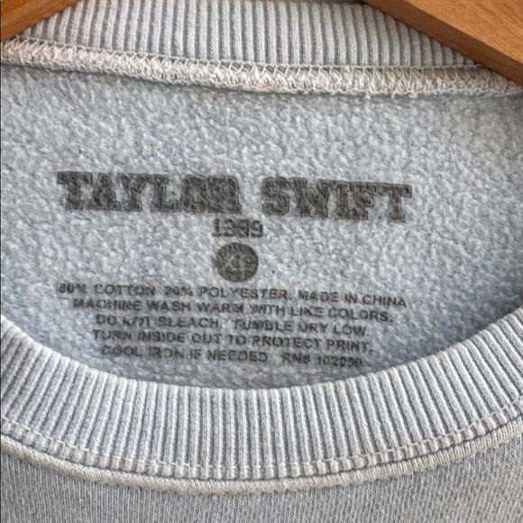 Taylor Swift 1989 Light Blue Crewneck Sweatshirt Size XL - Picture 4 of 9